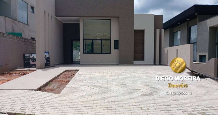 Casa de alto padrão à venda em condomínio fechado em Atibaia