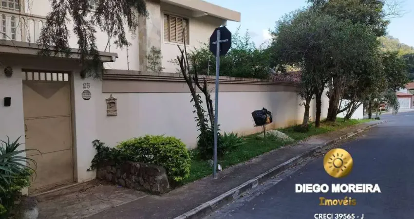 Sobrado à venda em localização privilegiada de Atibaia