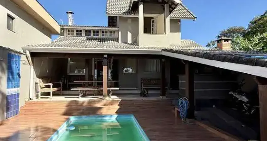 Casa Completa à Venda – A Apenas 20 Metros da Alameda Lucas!