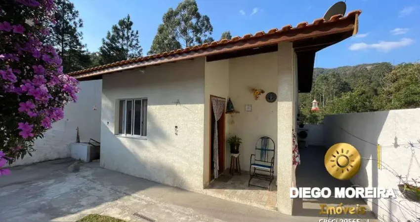 Casa à venda em Terra Preta - com Porão e Quintal Amplo!