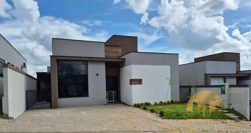 Casa Térrea À Venda em Condomínio fechado dentro da cidade de Atibaia!