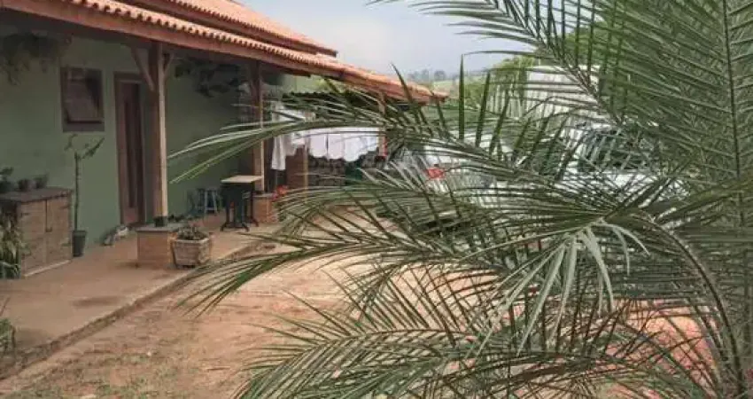 Chácara à venda em Piracaia com 851,33 m² - PORTEIRA FECHADA!