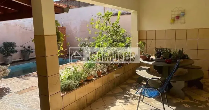 Casa com 3 quartos à venda no Centro, Dumont