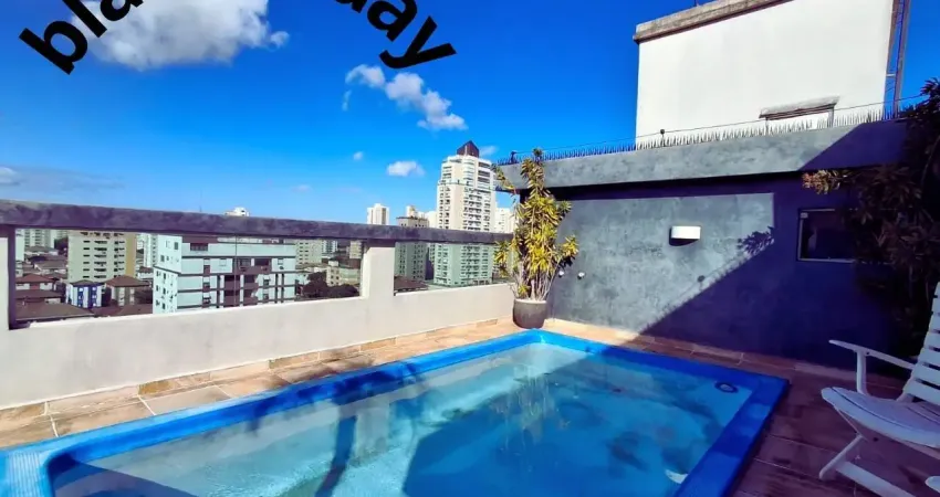 Cobertura duplex mobiliada com piscina. recentemente modernizada.