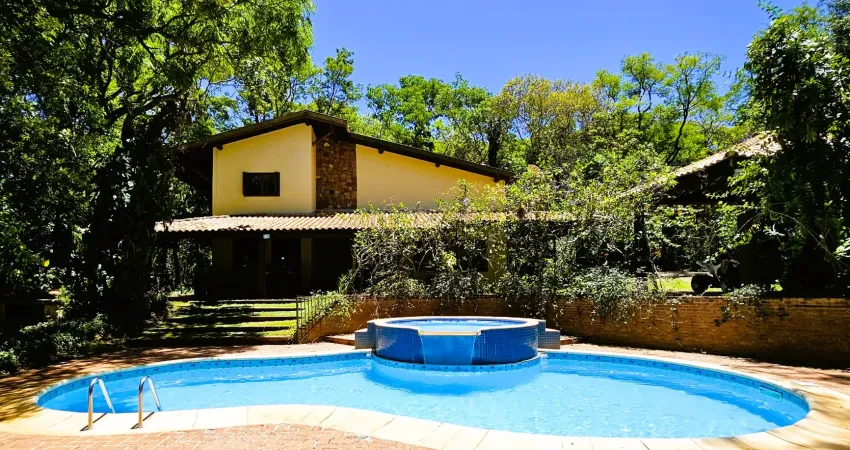 Refúgio em meio à natureza – chácara com acesso à lagoa e espaço gourmet completo!