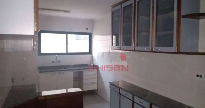 Apartamento de 147m² com 3 dormitórios e 4 vagas na garagem em Perdizes