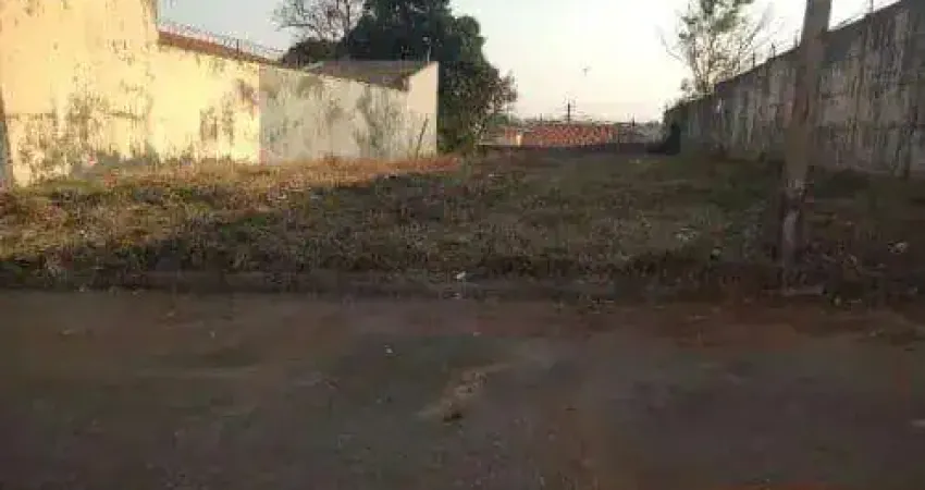 Terreno à venda na Praça Salvador Ponce Paz, Vila Industrial, Bauru