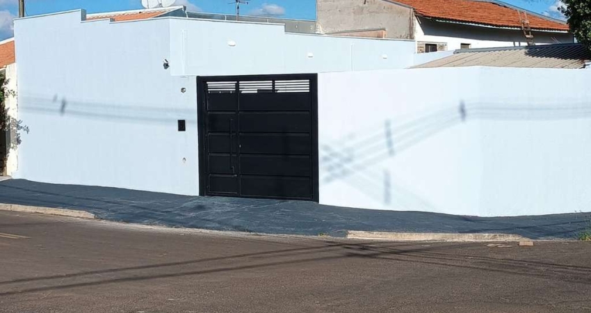 Casa para Venda em Bauru, Parque Viaduto, 2 dormitórios, 2 banheiros, 4 vagas