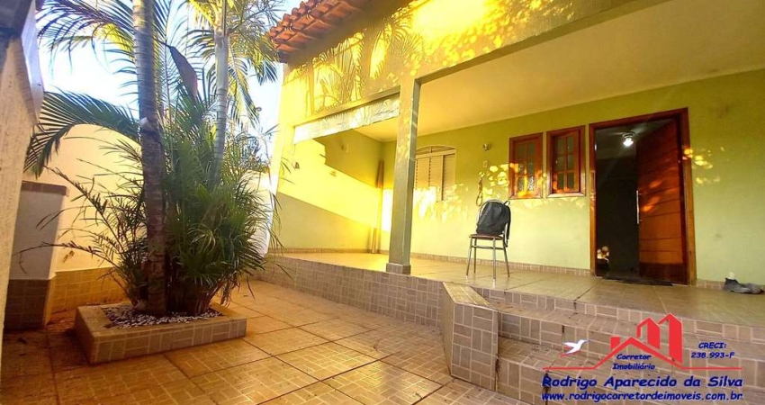 Casa a Venda com 3 Dormitórios + Salão Comercial - Vila Xavier