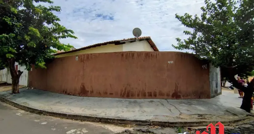 Vendo Casa de Meio Terreno de Esquina no Bairro Santa Luzia