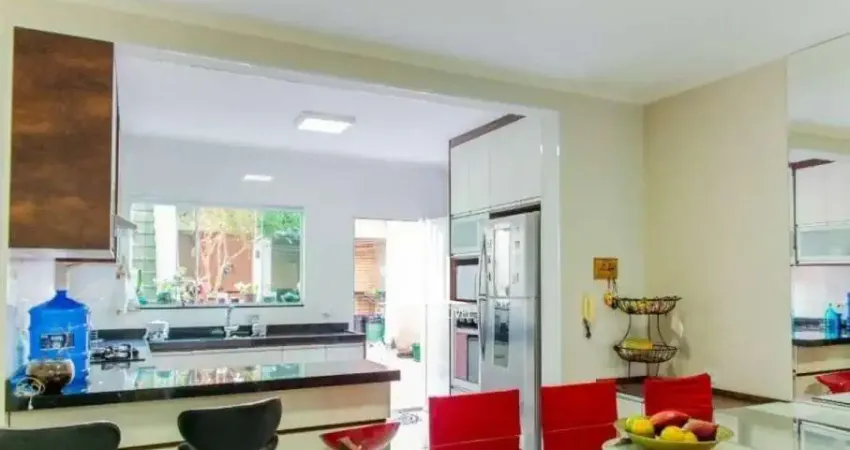 Casa em Vila Humaitá, 253m², 4 Dormitórios.