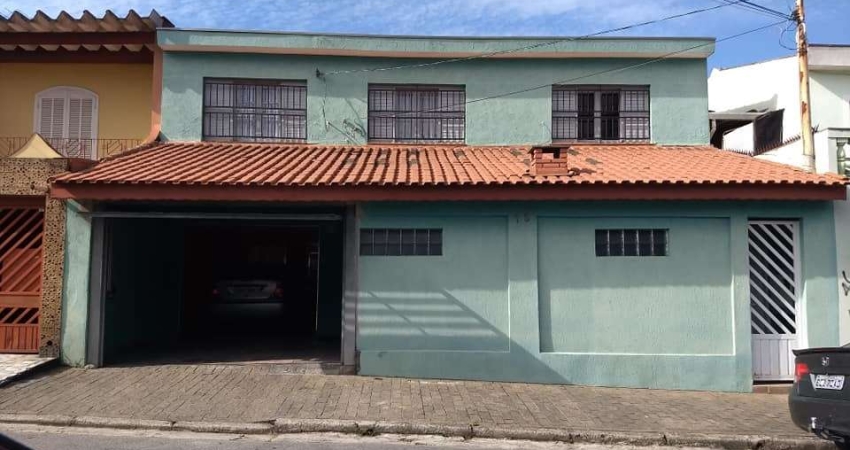 CASA ASSOBRADADA, 3 DORMITÓRIOS, 4 VAGAS EM SANTO ANDRÉ