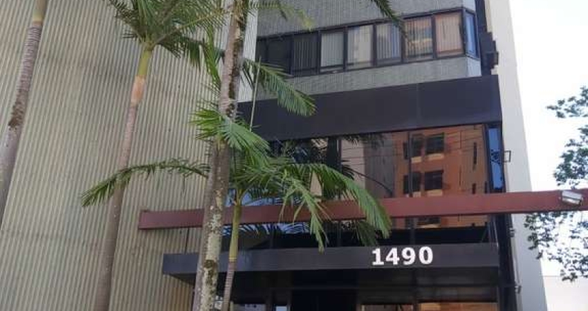 Salas comerciais à venda em São Paulo - Chácara Santo Antônio: 2 banheiros, 1 vaga de garagem, 33m² de área