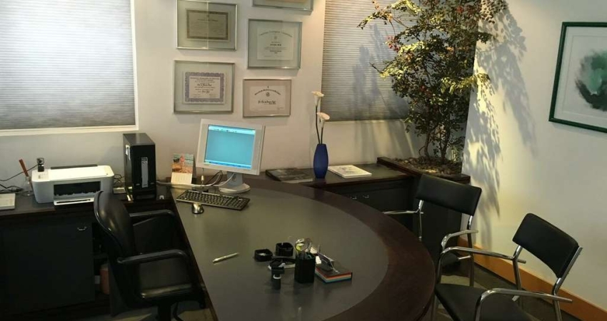 Conj. Comercial à venda no Jardim Paulista com 134m² 5 salas 3 banheiros 4 vagas