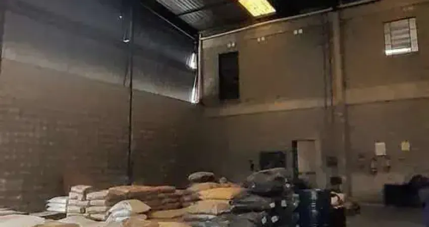 Prédio comercial no Jaraguá, 700m² com 10 vagas