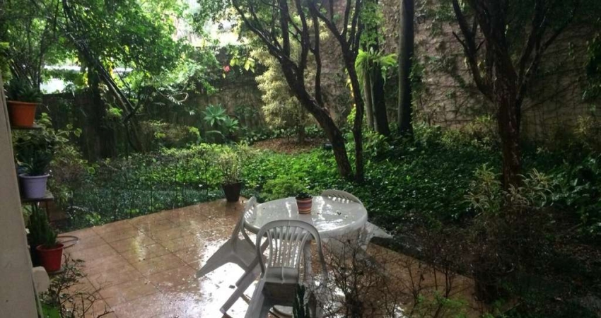 Casa à venda em São Paulo-SP, no bairro Cidade Jardim: 4 quartos, 2 suítes, 4 banheiros, 4 vagas de garagem, 600m² de área.