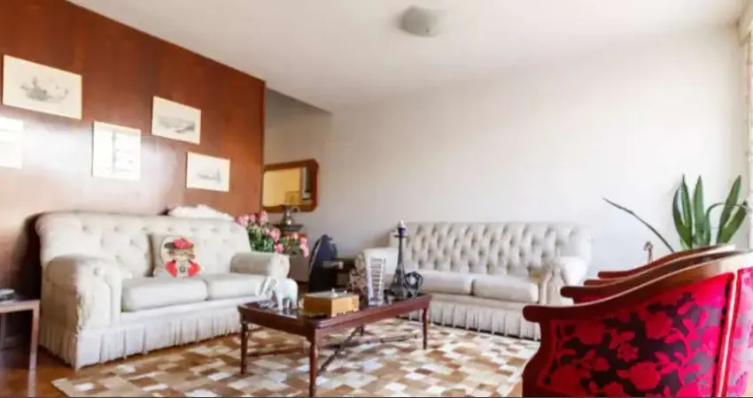 Casa à venda com 250m², 4 quartos e 3 vagas em Chácara Monte Alegre