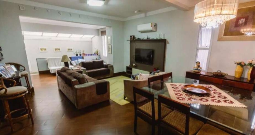 Casa à venda com 240m², 3 quartos e 2 vagas na Lapa