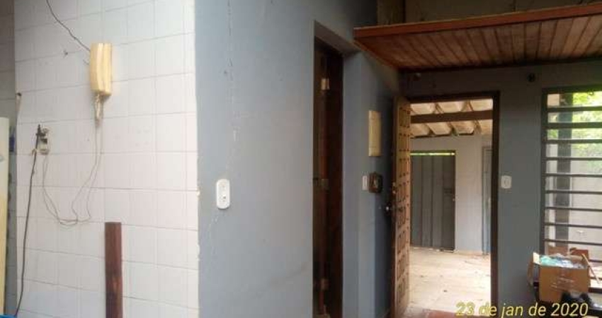 Sobrado à Venda no Brooklin: 4 Quartos, 1 Suíte, 2 Banheiros, 3 Vagas de Garagem - 253m² em São Paulo-SP