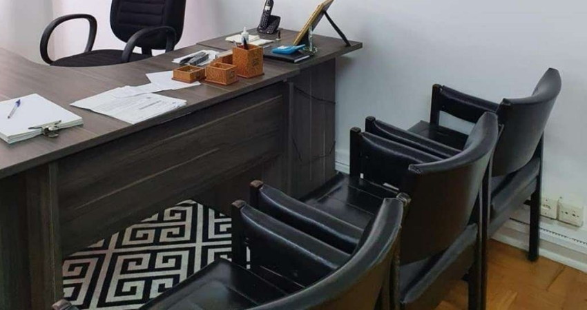 Venda Sala Comercial Mobiliada no Centro de SP: 2 Banheiros, 112m² e 2 Vagas de Garagem Extras! Aproveite essa oportunidade única!