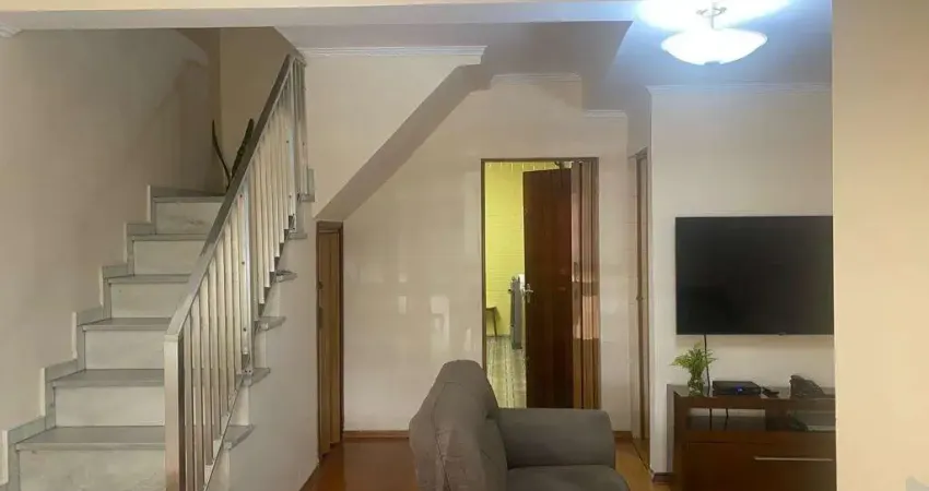 Casa térrea com 3 dormitórios , sala com 2 ambientes ,cozinha , quintal com lavanderia , lavabo , 2 vagas de garagem.