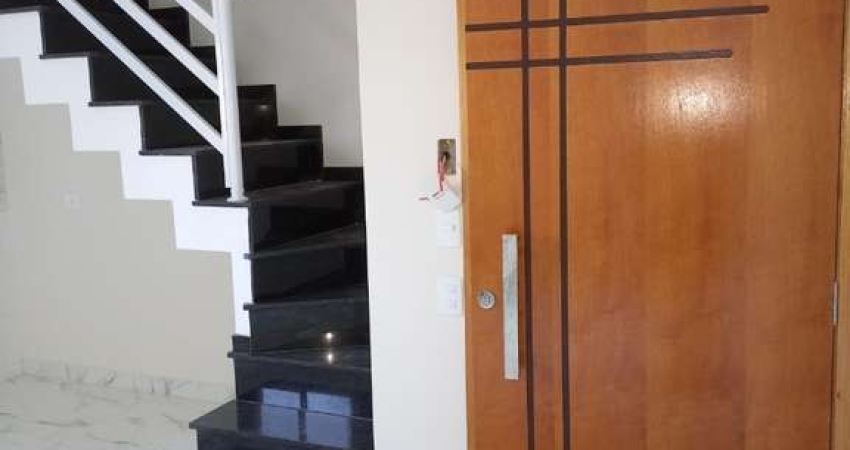 Cobertura de 90m2,  2 dormitórios, sala, cozinha, 1 banheiro, churrasqueira e 1 vaga - Bairro Jaçatuba - Santo André