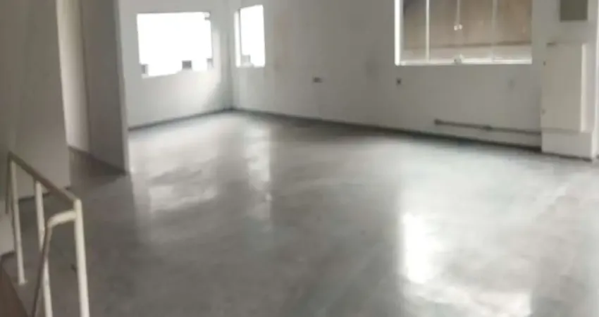 Locação de Prédio Comercial na Vila Madalena com  610 m , 3 vagas frontal, prox ao metro