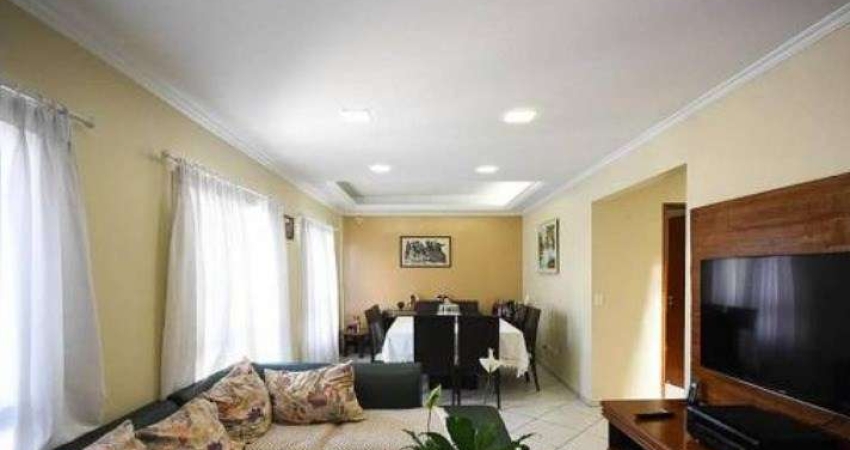 Imperdível sobrado à venda na Vila Sônia, São Paulo-SP! 3 quartos, 1 suíte, 3 banheiros, 6 vagas de garagem e 298m².