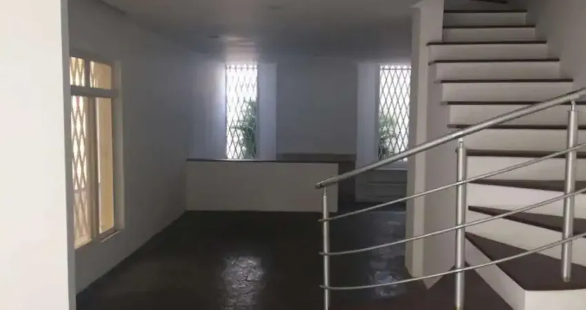 Aclimação - Sobrado Residencial à venda de 234m² com 3 suítes, 5 banheiros, 2 vagas.