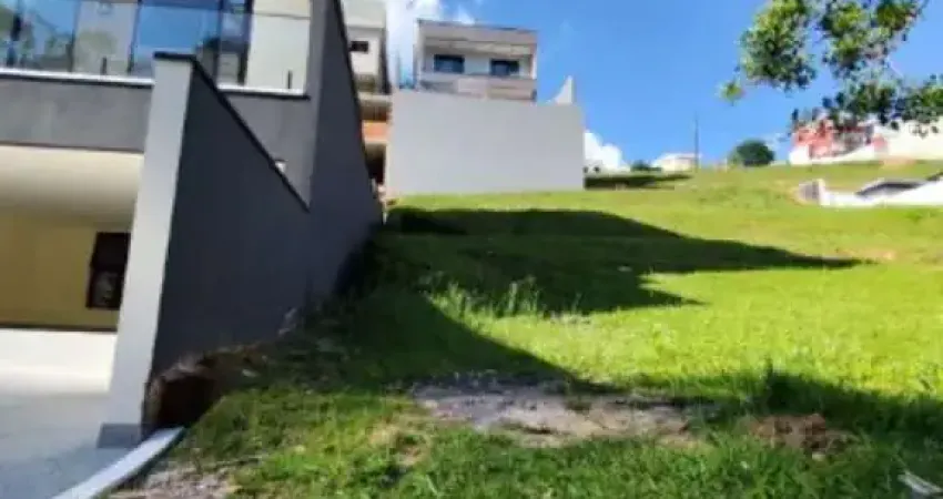 Terreno à venda em Barueri-SP, Jardim Itaquiti: 384,00m² de área! Aproveite essa oportunidade única!
