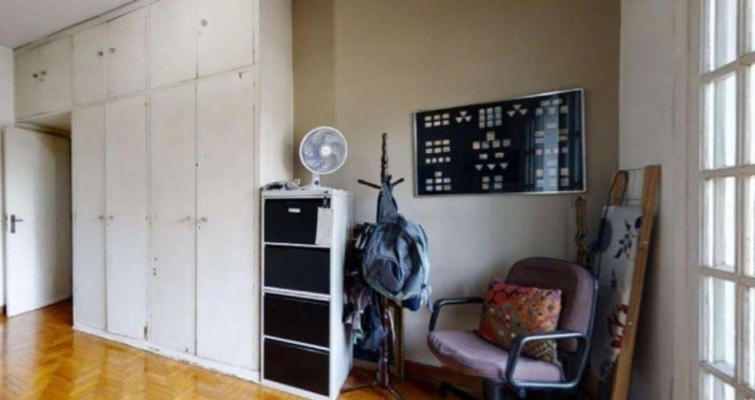 Apartamento com 3 Quartos e 1 banheiro à Venda, 75 m² por R$ 575.000