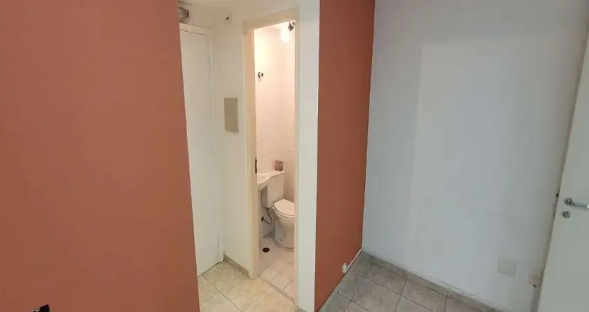 Sala comercial em Cerqueira Cesar, com 31m², dividido em dois ambientes localizado no 1º andar.