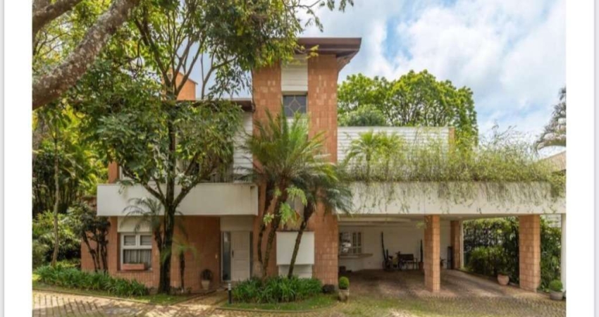 Casa em condomínio com 04 dormitorios 04 suítes direito 5 vagas de garagem.