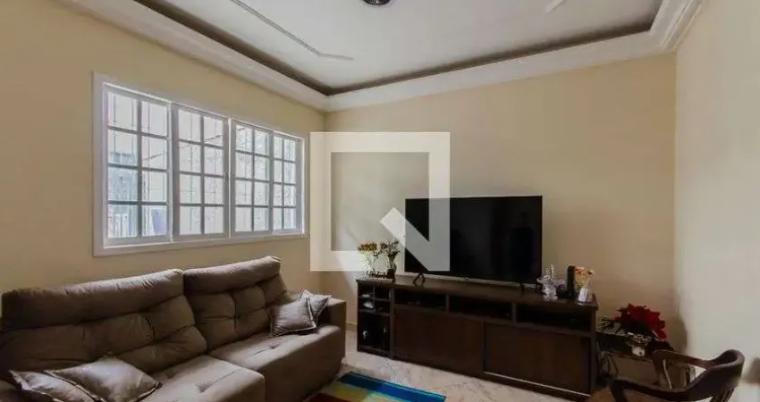 Casa com 3 quartos à venda na Rua Pedro Magalhães, --, Cambuci, São Paulo