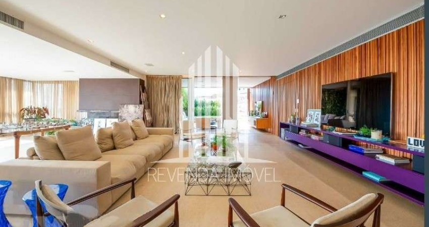 Luxuosa Cobertura no  Condomínio Villa Farnese à Venda em São Paulo-SP, Itaim Bibi: 4 Quartos, 4 Suítes, 4 Banheiros, 4 Vagas, 850m². Aproveite!