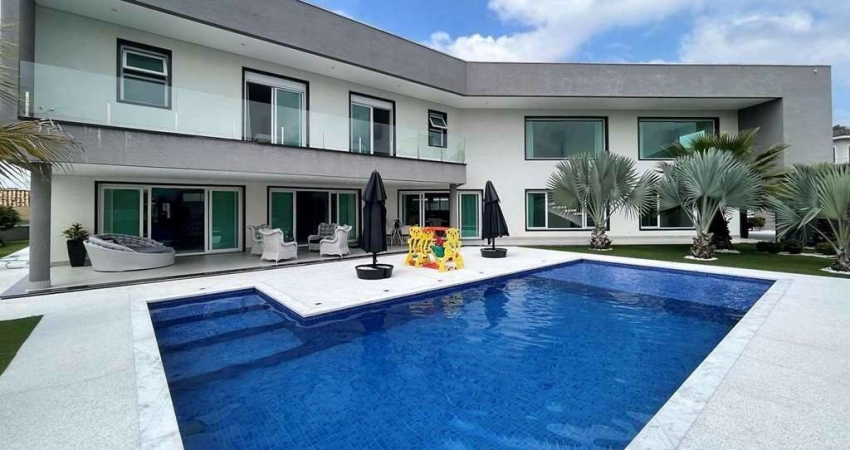 Casa no cond São Paulo II com 4 suítes, 6 vagas, living com pé direito, ar condicionado