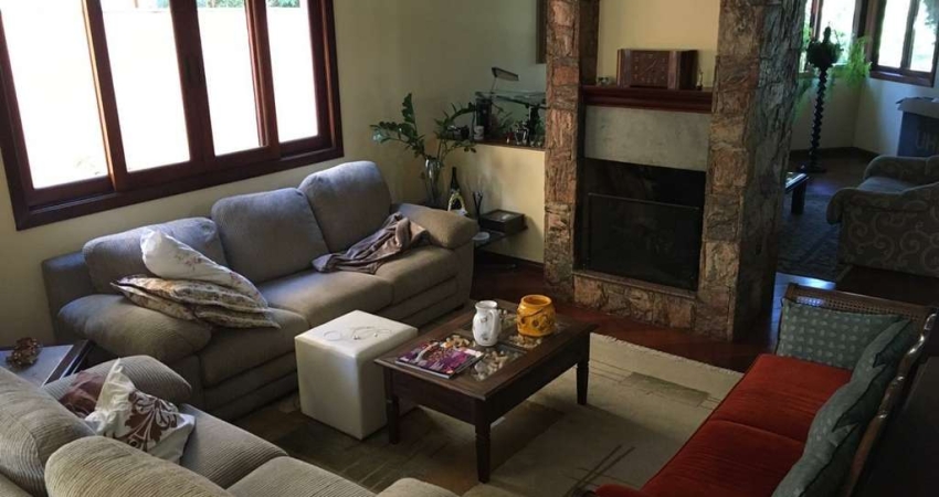 Casa com 4 dormitórios sendo 2 suítes, 4 vagas, área gourmet- Residencial 11