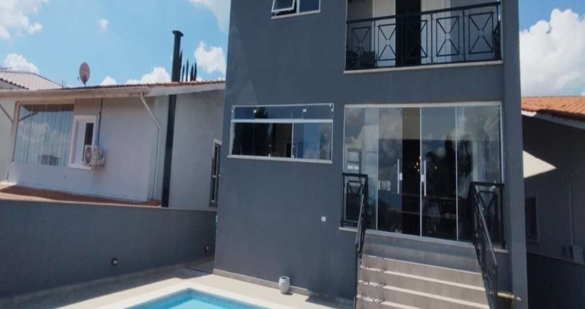 Casa Lindissima a Venda com 4 Suites,  380m²