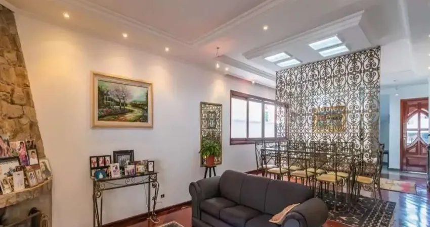 Casa de Condomínio com 4 dorms com suites à Venda, 450 m²