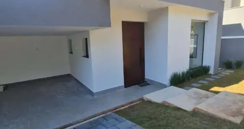 Casa  térrea em condomínio Clube em Alphaville com 3 suítes