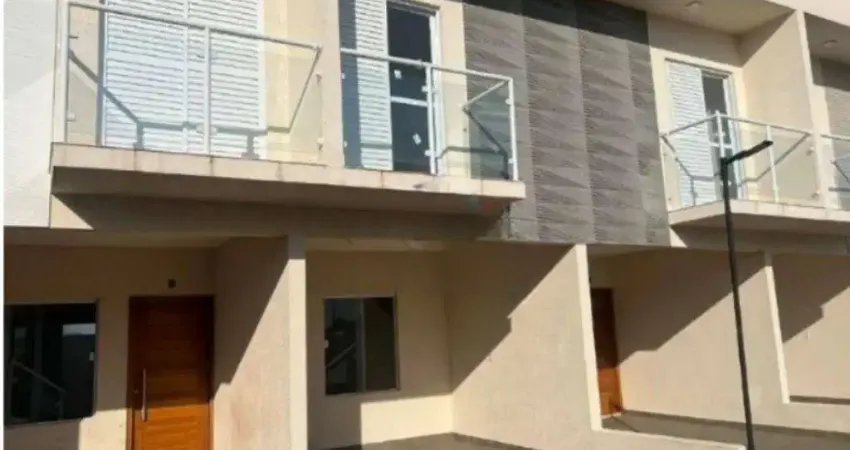 CASA EM CONDOMINIO COM DUAS SU´TES E VAGAS