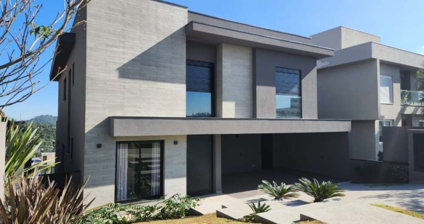Casa à Venda em Alphaville | 4 Suítes, Piscina, Mobiliada | Genesis II