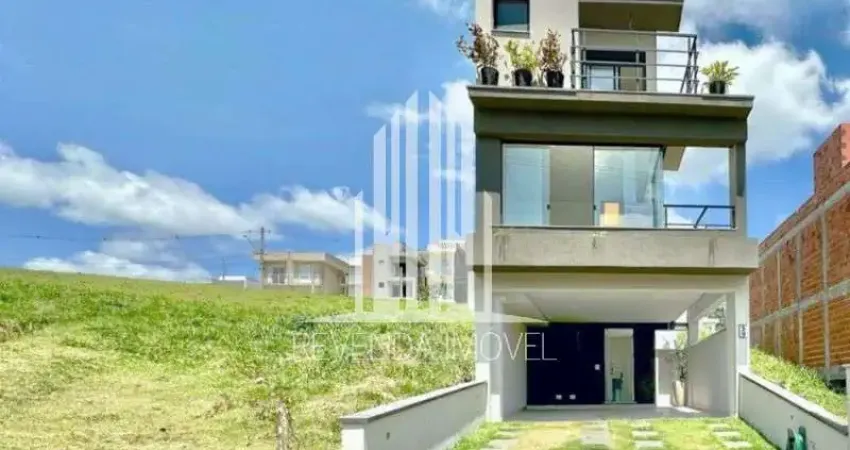 Casa em Condomínio de Luxo em Cotia-SP: 3 quartos, 1 suíte, 2 banheiros, 4 vagas de garagem, 137m² de área!