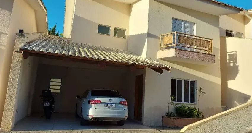 Condomínio  em São Roque, 150m²