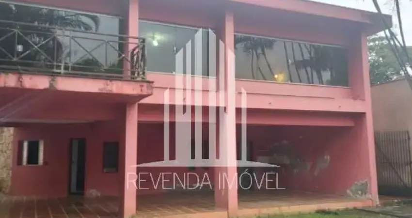 Imperdível: Casa à venda em São Paulo-SP, bairro Interlagos! 4 quartos, 4 suítes, 2 salas, 5 banheiros, 6 vagas, 500 m².