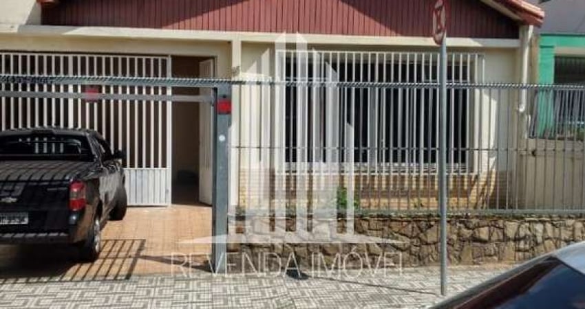 Imperdível oferta de casa à venda em Santo André-SP, Centro: 4 quartos, 1 suíte, 2 salas, 3 banheiros, 4 vagas e 320m². Confira já!