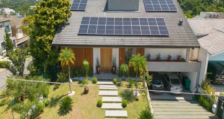 Casa reformado Alphaville 10 com 6 quartos 3 suítes 4 vagas com piscina e churrasqueira