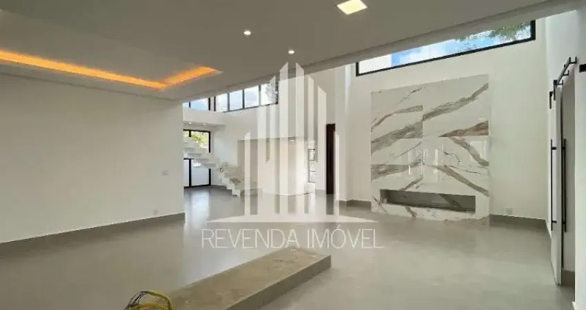 Impecável casa à venda em Alphaville, Santana de Parnaíba-SP: 4 quartos, 4 suítes, 1 sala, 3 banheiros, 6 vagas, 364m²!