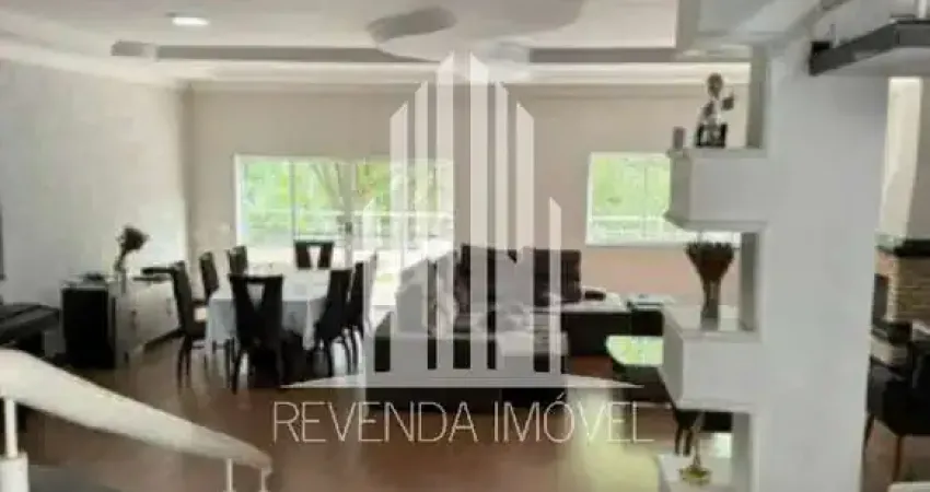 Espetacular Mansão de Luxo à Venda em São Paulo-SP, no Bairro City América: 5 Quartos, 4 Suítes, 7 Banheiros, 8 Vagas, 400m².