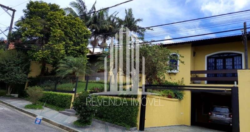 Imperdível! Casa à venda em Taboão da Serra-SP, Parque Monte Alegre. 4 quartos, 2 suítes, 1 sala, 6 banheiros, 4 vagas, 400m².